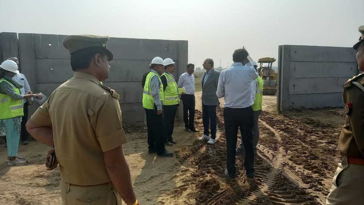 अगले साल नवंबर तक नोएडा एयरपोर्ट का रनवे और टर्मिनल बिल्डिंग बनकर हो जाएगा तैयार